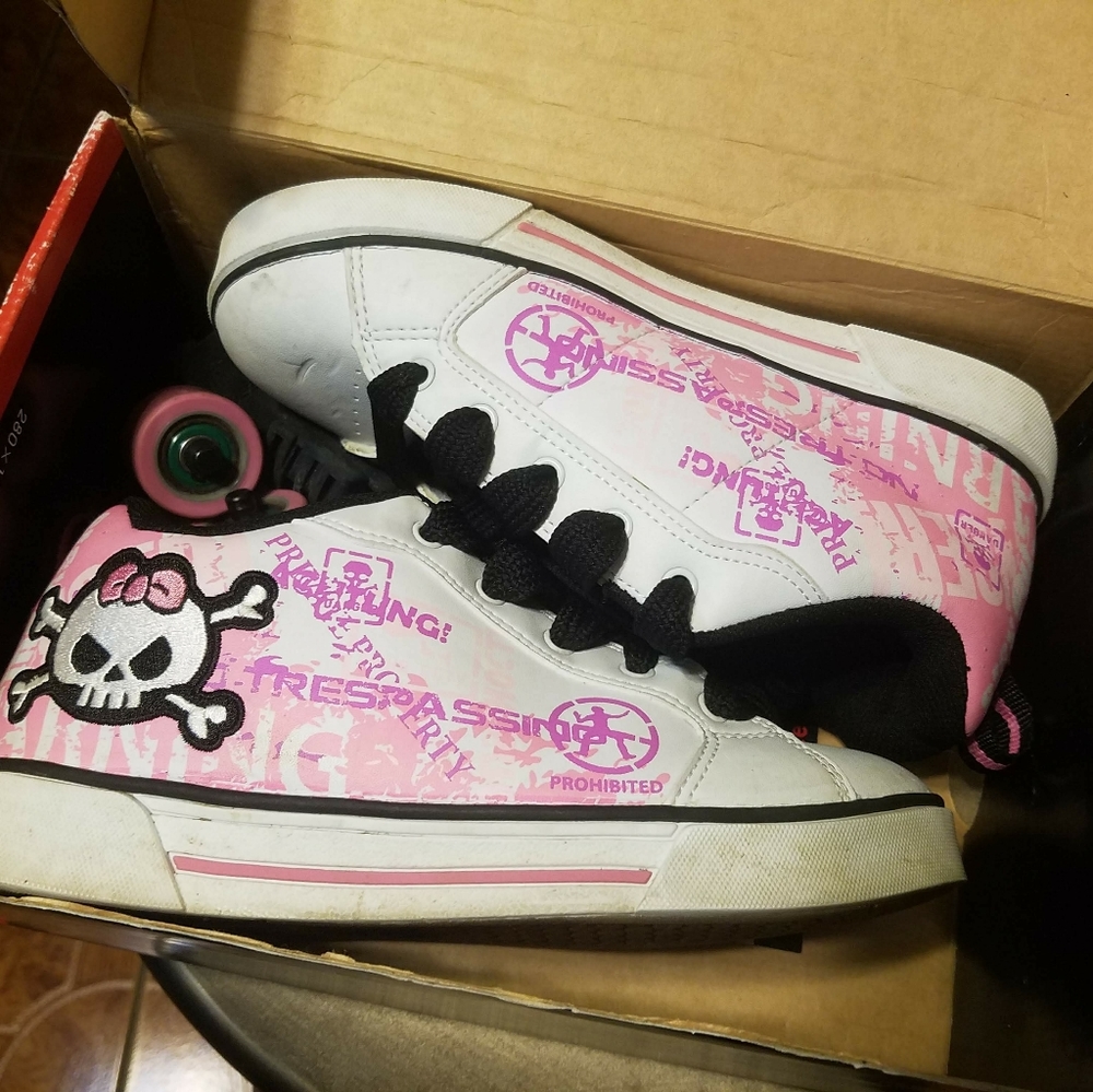 Shoes - Picture 3 of 8